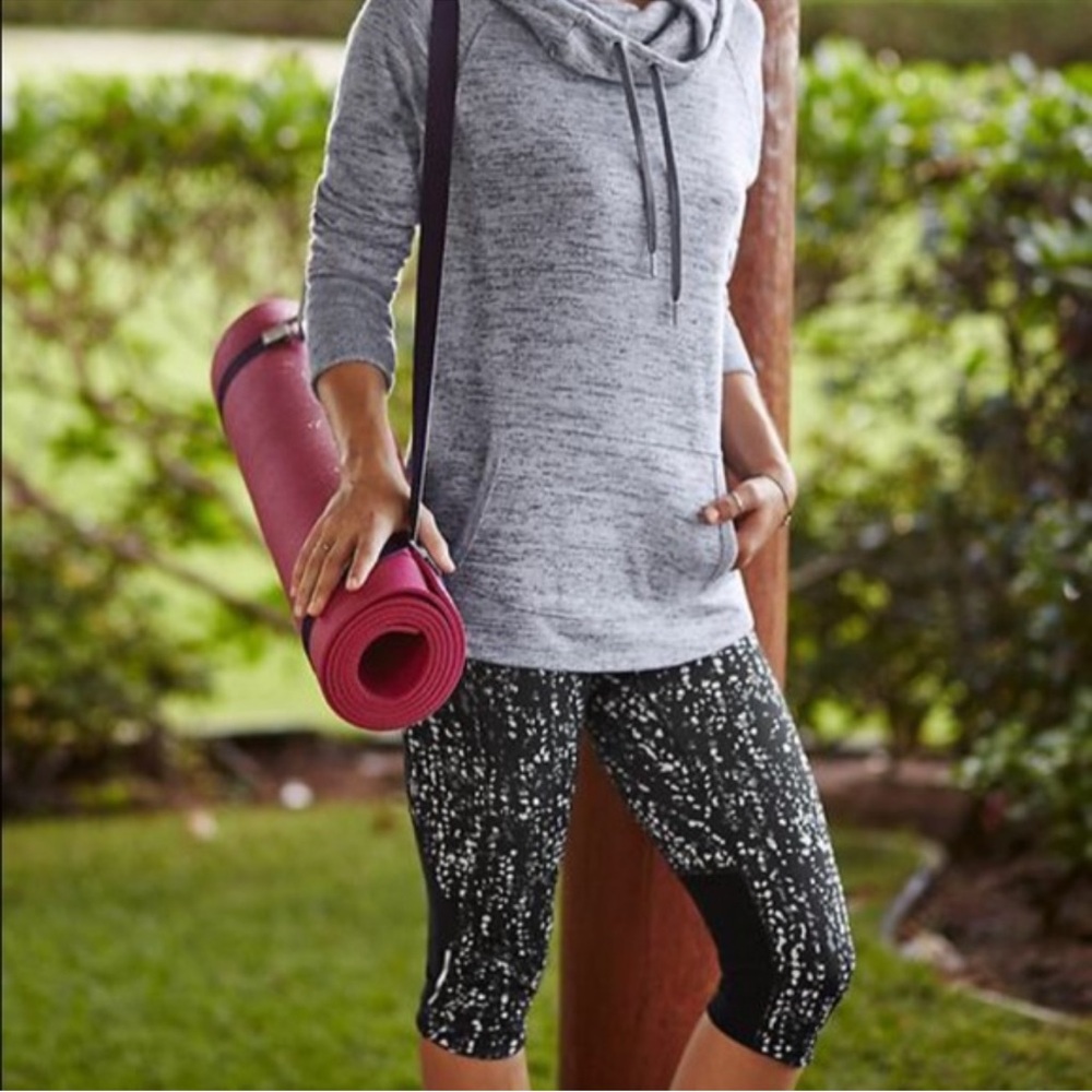 Pristine Immaculate Athleta Pebble Be Free Knicker Capri Leggings Size: Small - Picture 3 of 7